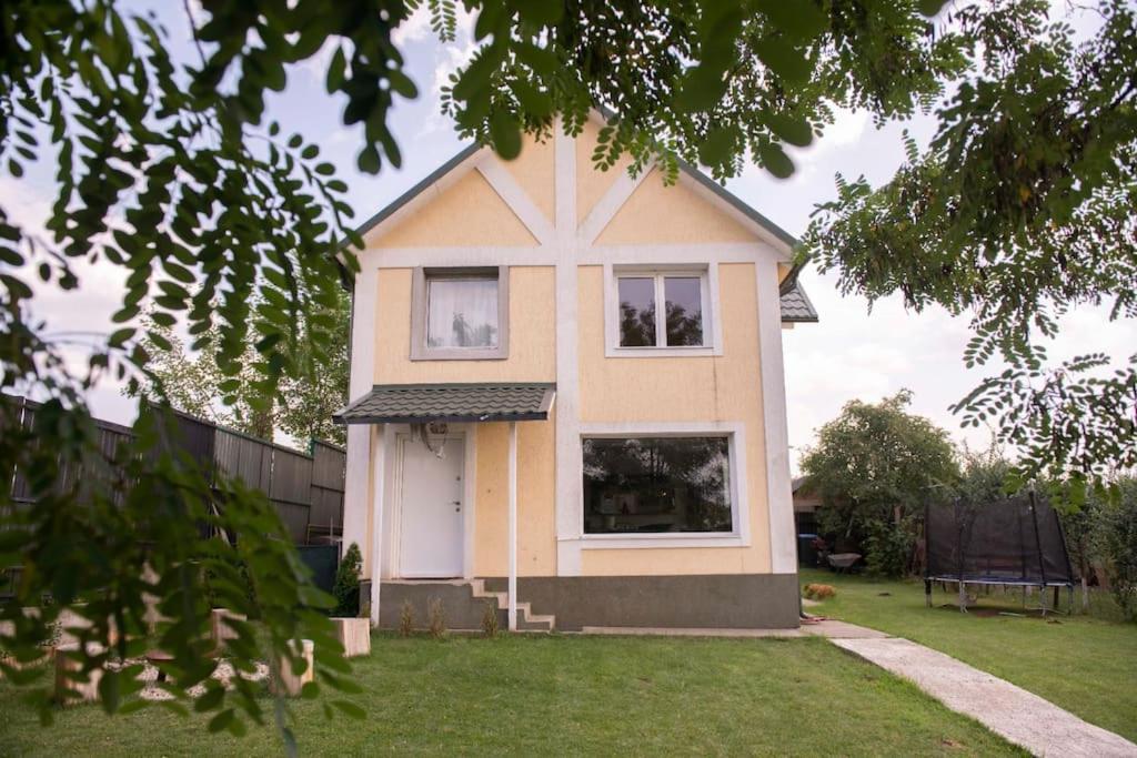 Family Home, Near Therme/Airport/ Lake, Balotesti Caciulati Exterior foto